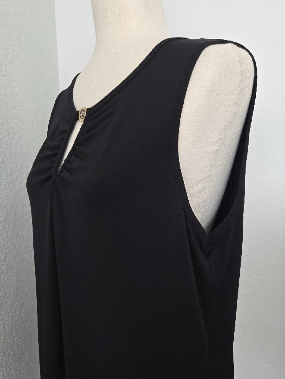 Anne Klein Black Sleeveless Tank with Gold Emblem Large Peekaboo Accent - Picture 2 of 7